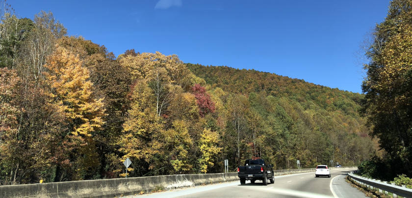  _891_https://ivannovation.com/wp-content/uploads/2019/03/South-Carolina-visitors-like-to-travel-to-the-mountains.jpg